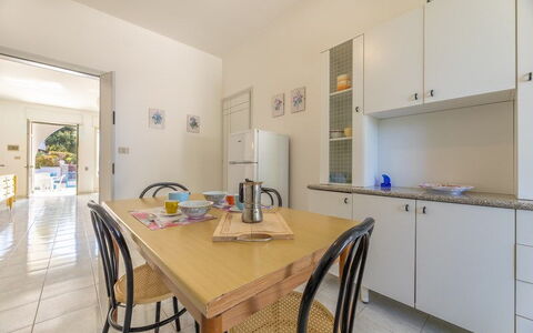 Villetta Bluette, Marina di Mancaversa: Sol, Design Intérieur, Meubles, Sol, Plafond, Comptoir, Pièce, Cuisine, Table Cuisine Et Salle A Manger, Cabinetry