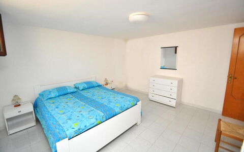 Appartamento Calanca, Marina di Mancaversa: Meubles, Lit, Chambre, Sol, Sol, Design Intérieur, Bois, Drap De Lit, Literie, Pièce