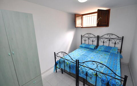 Appartamento Calanca, Marina di Mancaversa: Lit, Chambre, Literie, Meubles, Drap De Lit, Sol, Design Intérieur, Sol, Pièce, Appartement
