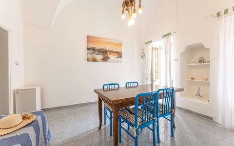 Casa Marinella, Marina di Mancaversa: Meubles, Sol, Sol, Design Intérieur, Plafond, Table, Chaise, Pièce, Table Cuisine Et Salle A Manger