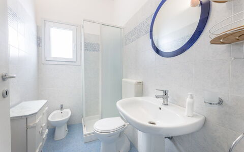 Casa Marinella, Marina di Mancaversa: Sol, Sol, Design Intérieur, Luminaire Plomberie, Pièce, Plafond, Toilette, Salle De Bains, Plomberie, Tuile
