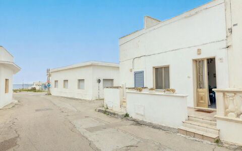 Casa Marinella, Marina di Mancaversa: Mur, Architecture, Zone Résidentielle, Domicile, Établissements Humains, Composite, Béton, Fourniture Électrique, Banlieue, Plâtre