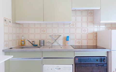 Les Jardins du Soleil: Cuisine, Appareil De Cuisine, Comptoir, Principaux Appliance, Cabinetry, Sol, Design Intérieur, Evier, Sol, Électroménager