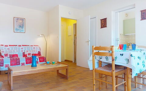 Les Jardins du Soleil: Meubles, Design Intérieur, Sol, Sol, Pièce, Appartement, Chaise, Plafond, Table Cuisine Et Salle A Manger, Salon
