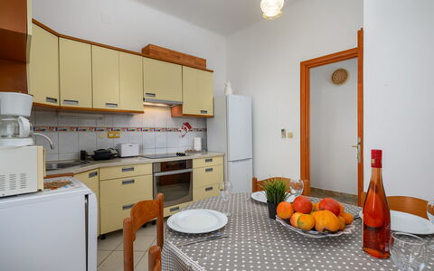 Villa Rita: Design Intérieur, Meubles, Sol, Appareil De Cuisine, Sol, Cuisine, Comptoir, Pièce, Principaux Appliance, Plafond