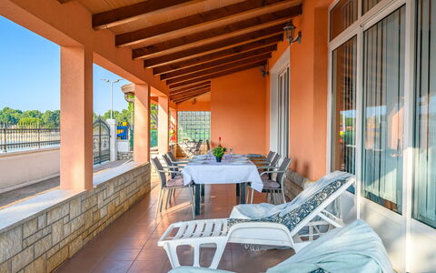 Villa Rita: Design Intérieur, Sol, Sol, Composite, Piscine, Plafond, Recours, Mobilier De Jardin, Appartement, Chaise