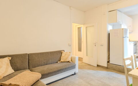 Centro Storico Porlezza: Sol, Sol, Meubles, Design Intérieur, Bois, Canapé, Appartement, Pièce, Plafond, Salon