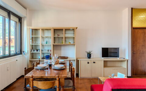 Como Lake Blu & Green: Meubles, Design Intérieur, Sol, Bois, Plafond, Sol, Pièce, Table, Salle À Manger, Table Cuisine Et Salle A Manger