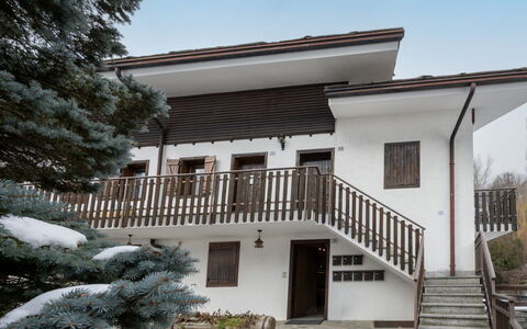 Maisonette Grand Soleil: Bâtiment, Bois, Maison, Zone Résidentielle, Domicile, Architecture, Porte, Balcon, Chalet, Porche