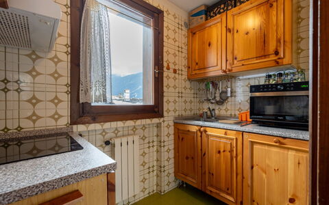 Maisonette Grand Soleil: Bois, Design Intérieur, Cuisine, Cabinetry, Comptoir, Sol, Pièce, Placard, Plafond, Principaux Appliance