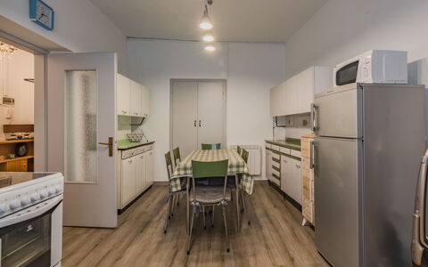 Catherine: Sol, Sol, Parquet, Design Intérieur, Bois, Plafond, Meubles, Revêtement De Sol Stratifié, Cuisine, Principaux Appliance