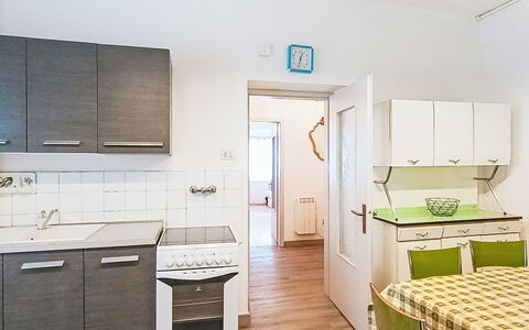 Catherine: Meubles, Sol, Design Intérieur, Cuisine, Bois, Sol, Principaux Appliance, Appareil De Cuisine, Plafond, Comptoir