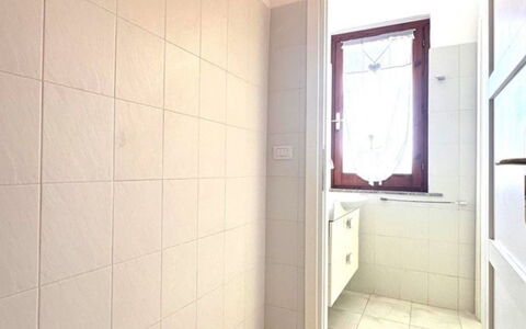 Parigi: Sol, Sol, Luminaire Plomberie, Salle De Bains, Plafond, Design Intérieur, Toilette, Plomberie, Tuile, Pièce