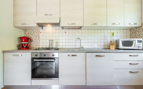 Malù House: Cuisine, Appareil De Cuisine, Comptoir, Cabinetry, Principaux Appliance, Evier, Sol, Évier, Meubles, Design Intérieur