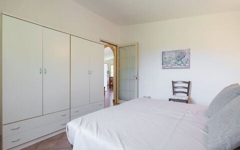 Malù House: Sol, Sol, Design Intérieur, Meubles, Lit, Plafond, Chambre, Pièce, Éclairage, Appartement
