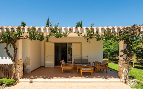Malù House: Ombre, Jardin, Mobilier De Jardin, Pot De Fleur, Structure En Plein Air, Aménagement Paysager, Arrière-Cour, Hacienda, Biens, Eco Hôtel