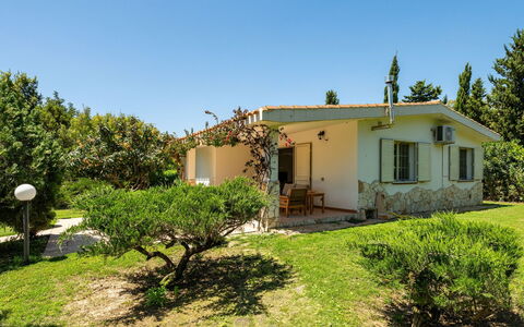 Malù House: Chalet, Lot Terre, Biens, Jardin, Ombre, Ferme, Pelouse, Arrière-Cour, Cour, Aménagement Paysager