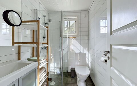 Ese Panorama: Sol, Design Intérieur, Sol, Luminaire Plomberie, Salle De Bains, Tuile, Plafond, Plomberie, Toilette, Robinet