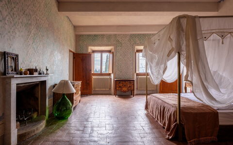 Villa Il Casalino, Florentine Hills with Pool: Sol, Bois, Meubles, Sol, Design Intérieur, Plafond, Chambre, Éclairage, Pièce, Lit