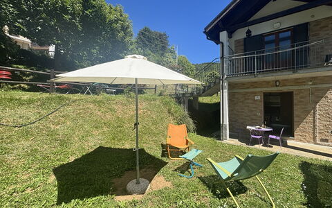 La Montagna al Mare, Relax sul Beigua: Ombre, Pelouse, Jardin, Loisir, Arrière-Cour, Parapluie, Cour, Aménagement Paysager, Mobilier De Jardin, Eco Hôtel