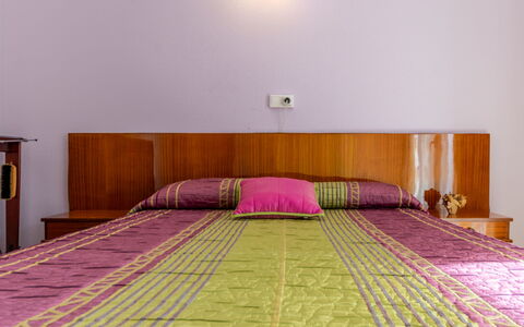 Tomas de Victoria: Design Intérieur, Bois, Sol, Sol, Lit, Chambre, Drap De Lit, Literie, Textile, Pièce