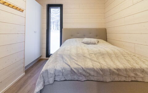 Soutaja Lodge: Chambre, Bois, Sol, Lit, Sol, Drap De Lit, Literie, Design Intérieur, Cadre De Lit, Parquet