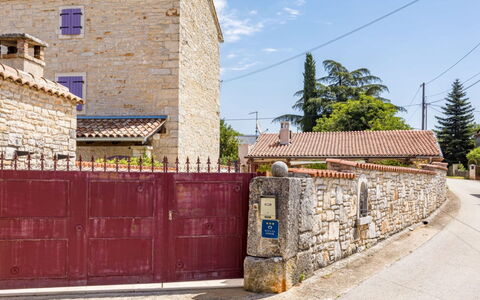 Villa Diana: Arbuste, Zone Résidentielle, Domicile, Biens, Jardin, Pelouse, Aménagement Paysager, Cour, Manoir, Villa