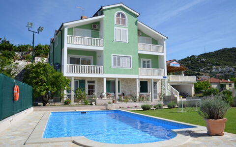 Solo: Arbuste, Zone Résidentielle, Domicile, Biens, Jardin, Pelouse, Aménagement Paysager, Cour, Manoir, Villa