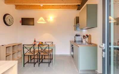 Alture e Riflessi 132.1: Design Intérieur, Meubles, Sol, Bois, Plafond, Sol, Comptoir, Pièce, Éclairage, Cuisine