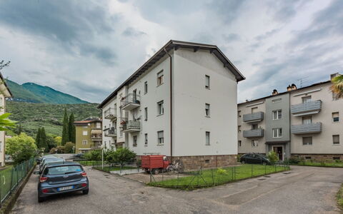 Livia: Bâtiment, Fenêtre, Zone Résidentielle, Quartier, Architecture, Maison, Domicile, Établissements Humains, Appartement, Banlieue