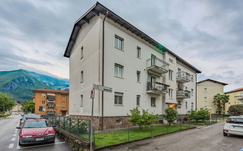 Livia: Bâtiment, Fenêtre, Zone Résidentielle, Architecture, Quartier, Façade, Ville, Maison, Domicile, Appartement