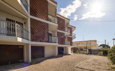 Delfines: Zone Résidentielle, Appartement, Quartier, Balcon, Design Urbain, Composite, Condominium, Usage Mixte, Ombre, Daylighting
