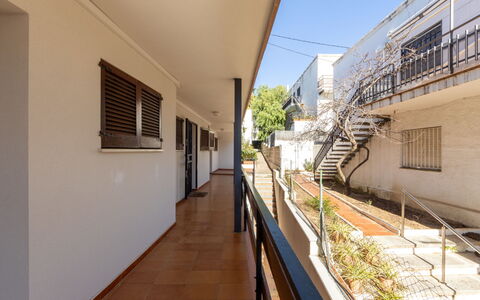 Delfines: Appartement, Balustrade, Balcon, Ombre, Condominium, Daylighting, Porche, Clôture, Balustre