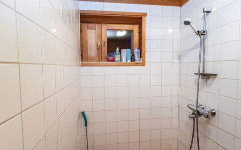 Äkästupa: Mur, Salle De Bains, Luminaire Plomberie, Sol, Sol, Design Intérieur, Plomberie, Tete De Douche, Douche, Pièce