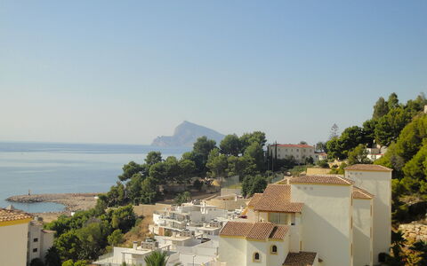 Altea Dorada: Ciel, Bâtiment, L'Eau, Arbre, Fenêtre, Arecales, Cotiers Et Relief Océaniques, Plante, Maison, Design Urbain