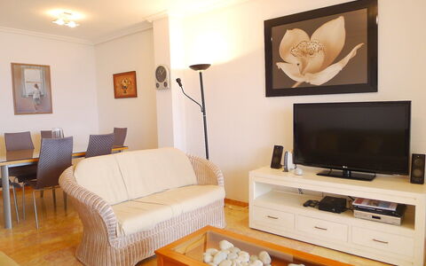 Altea Dorada: Pièce, Meubles, Propriété, Design Intérieur, Salon, Table, Bâtiment, Sol, Mur, Maison
