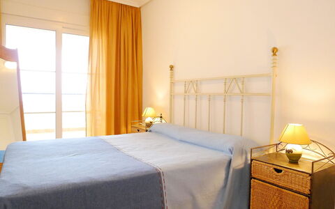 Altea Dorada: Chambre, Lit, Pièce, Meubles, Propriété, Drap De Lit, Cadre De Lit, Design Intérieur, Mur, Sol