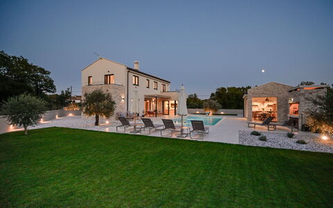 Vonskari: Ciel, Domicile, Maison, Biens, Toit, Chalet, Villa, Manoir, Ferme, Aménagement Paysager
