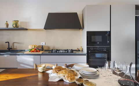 Mami: Cuisine, Appareil De Cuisine, Comptoir, Design Intérieur, Meubles, Principaux Appliance, Sol, Cuisinière, Électroménager, Cabinetry