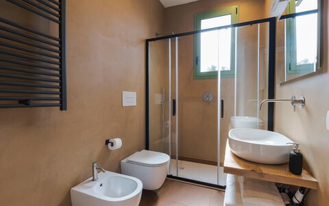 Mami: Sol, Luminaire Plomberie, Design Intérieur, Salle De Bains, Sol, Évier, Plomberie, Robinet, Meubles, Pièce