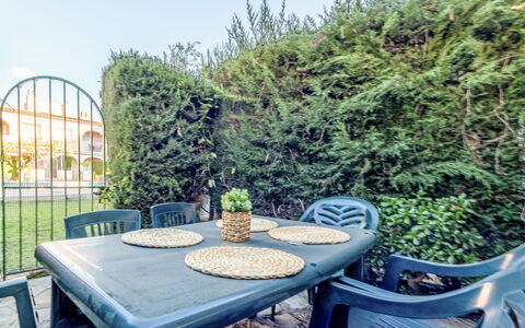 Cambrils 62: Ombre, Appartement, Balcon, Aménagement Paysager, Cour, Mobilier De Jardin, Villa
