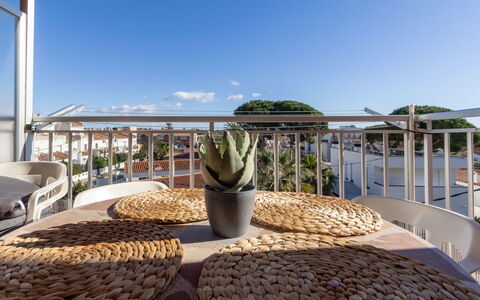 Ponderosa: Ombre, Appartement, Balcon, Aménagement Paysager, Cour, Mobilier De Jardin, Villa