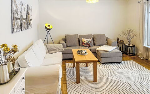 Villa Daniel: Meubles, Design Intérieur, Canapé, Sol, Sol, Mur, Salon, Bois, Appartement, Parquet