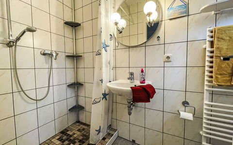 Uns Hüsung: Design Intérieur, Sol, Sol, Luminaire Plomberie, Pièce, Plomberie, Salle De Bains, Robinet, Lavabo, Lit