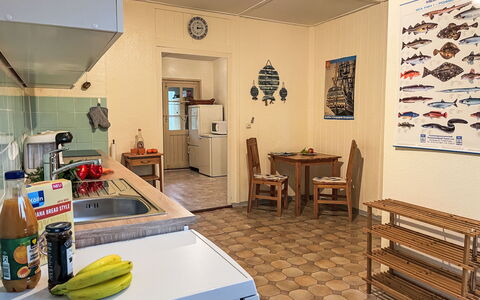 Uns Hüsung: Meubles, Bois, Sol, Design Intérieur, Sol, Cabinetry, Comptoir, Pièce, Plafond, Cuisine