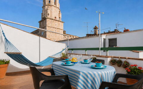 Town Plaza Palafrugell: Appartement, Peindre, Hôtel, Balcon, Plante D'Appartement, Pot De Fleur