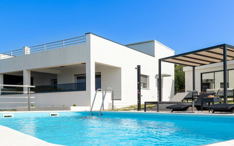 Ria with Heated Pool: Zone Résidentielle, Piscine, Composite, Domicile, Ombre, Mobilier De Jardin, Recours, Loisir, Biens, Villa