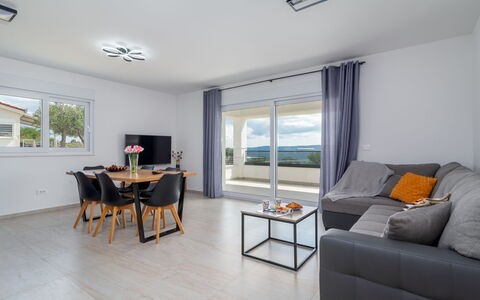 Ria with Heated Pool: Sol, Sol, Design Intérieur, Meubles, Domicile, Appartement, Parquet, Plafond, Salon