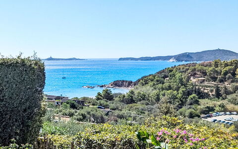 Casetta nel Blu: Bleu, L'Eau, Côte, Plan D'Eau, Cotiers Et Relief Océaniques, Mer, Paysage Naturel, Végétation, Horizon, Promontoire