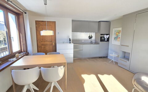 Tgiesa Alva: Meubles, Design Intérieur, Sol, Sol, Bois, Chaise, Parquet, Plafond, Pièce, Table Cuisine Et Salle A Manger